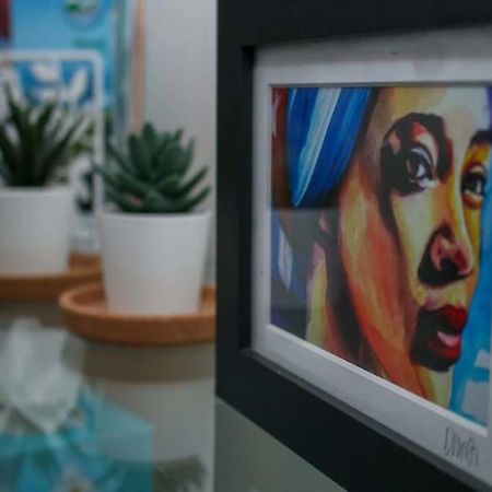 Luxe Living Guest House-Sleeps 6 -Family Friendly-Private Parking-Wifi-City-Beach 스완지 외부 사진