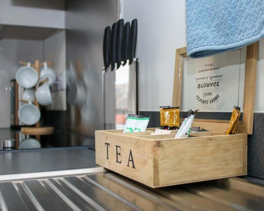 Luxe Living Guest House-Sleeps 6 -Family Friendly-Private Parking-Wifi-City-Beach 스완지 외부 사진